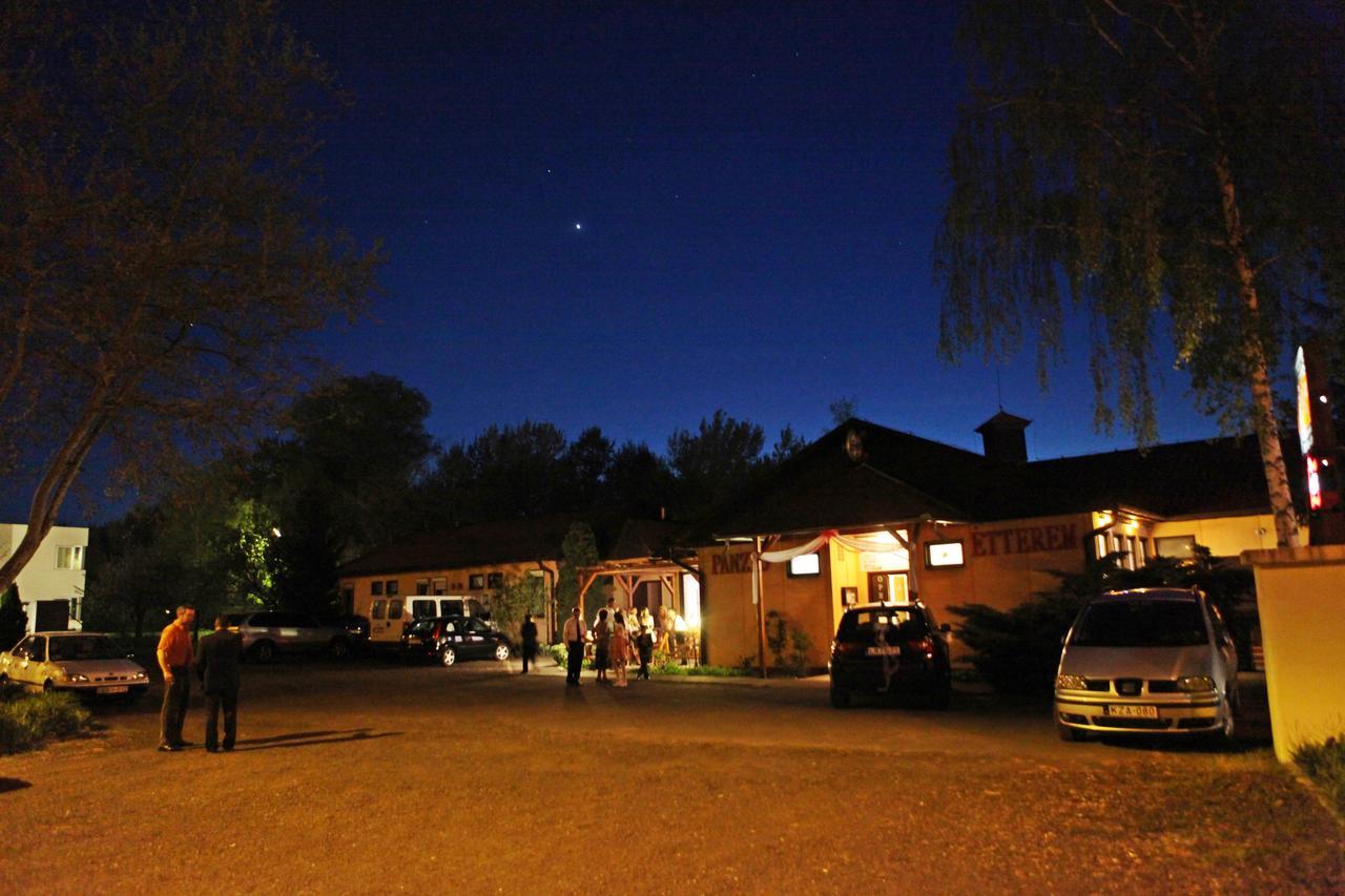 Sztár Motel Étterem Balassagyarmat Esterno foto