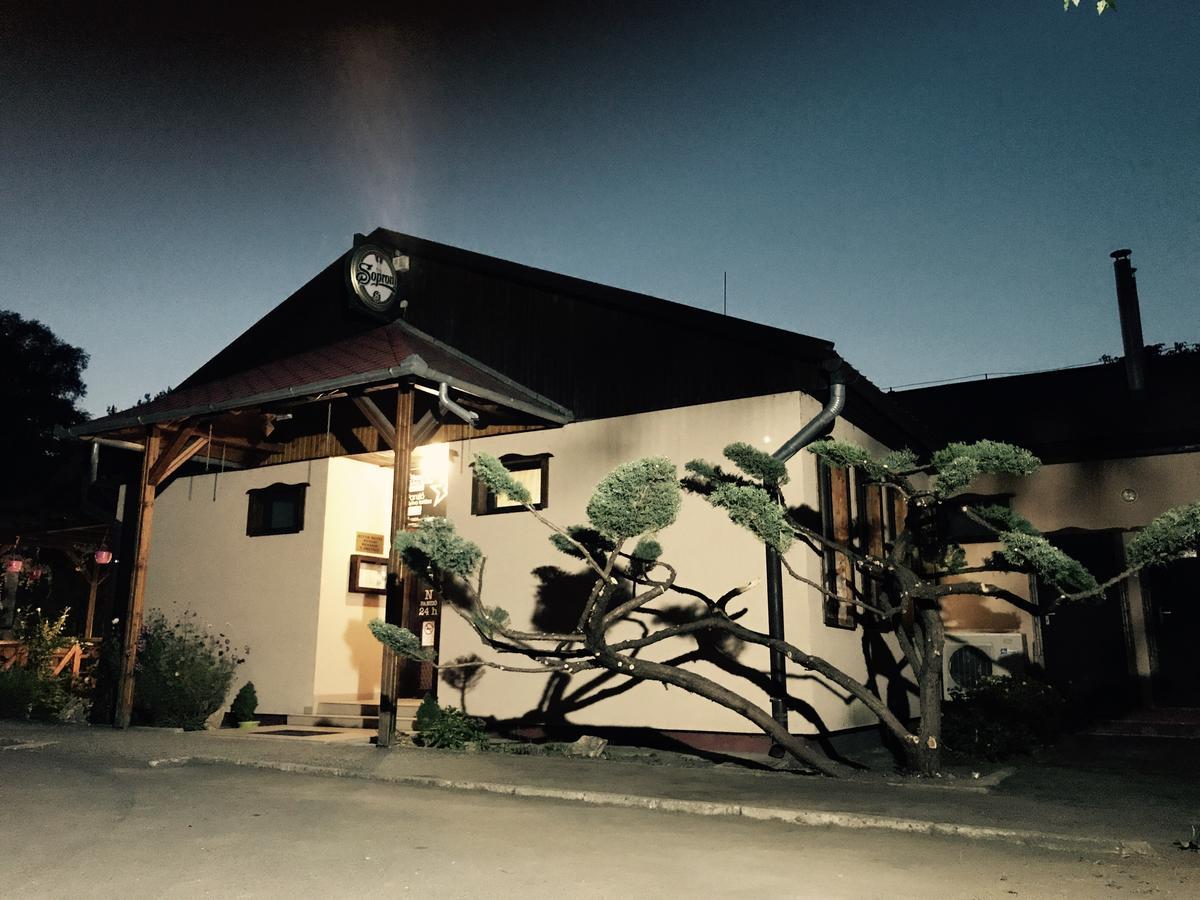 Sztár Motel Étterem Balassagyarmat Esterno foto