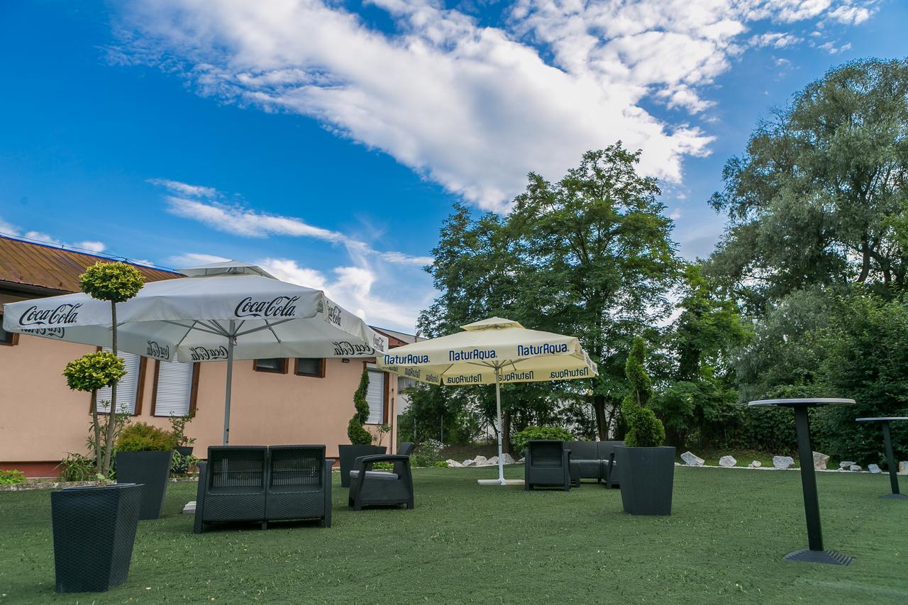 Sztár Motel Étterem Balassagyarmat Esterno foto