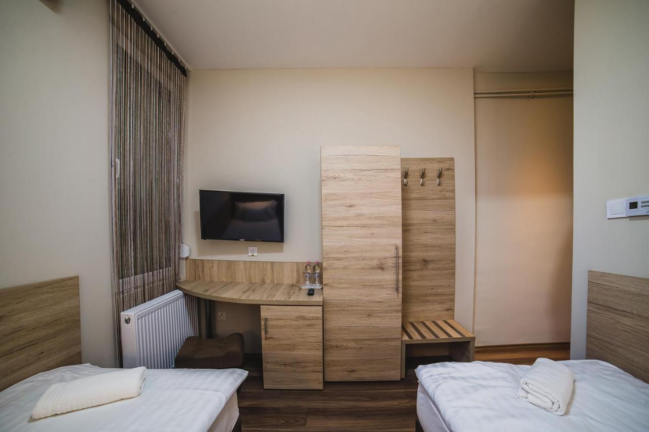 Sztár Motel Étterem Balassagyarmat Esterno foto