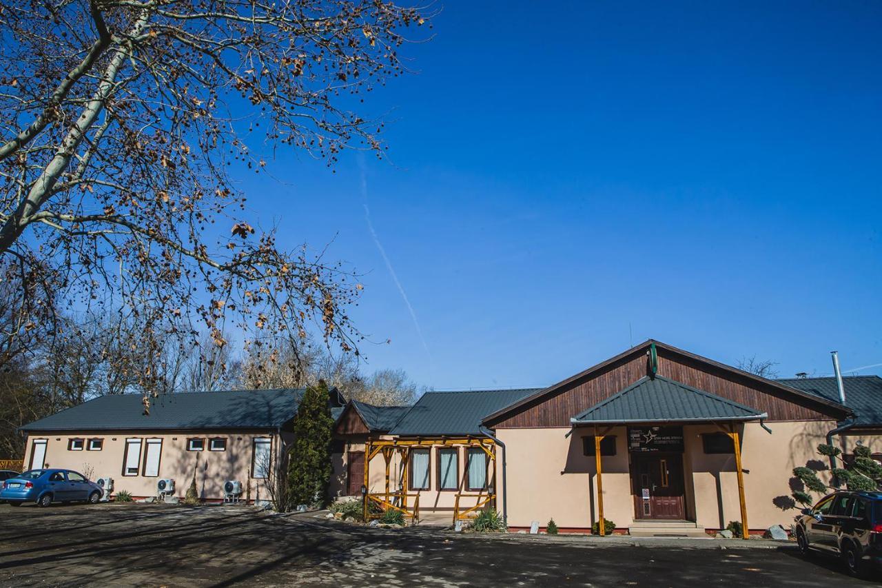 Sztár Motel Étterem Balassagyarmat Esterno foto